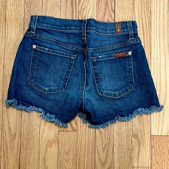 7 For All Mankind Cut Off Short With Step Hem - Picture 5 of 7